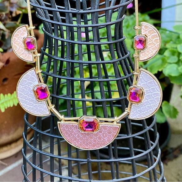 Noir Pink & Gold Geometric Rhinestone Necklace. NWOT! - Picture 3 of 4